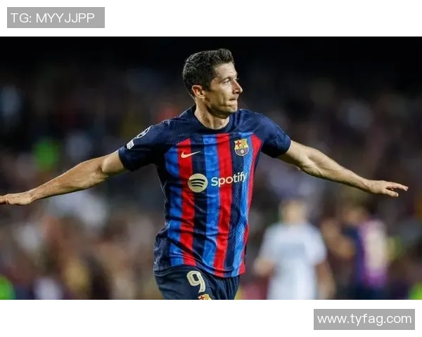 德甲激战：那不勒斯险胜巴萨红牌争议引发全场热议