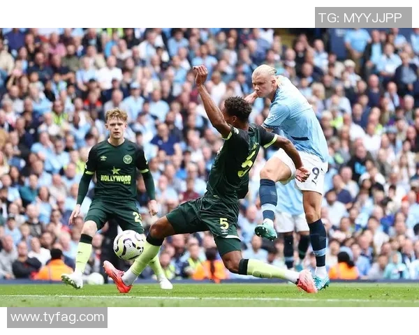 意甲精彩对决AC米兰与曼城战成平局点球大战引发全场热烈反响