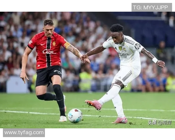 英超激战：皇马狂胜多特蒙德五球大捷引发全场热潮集锦回顾