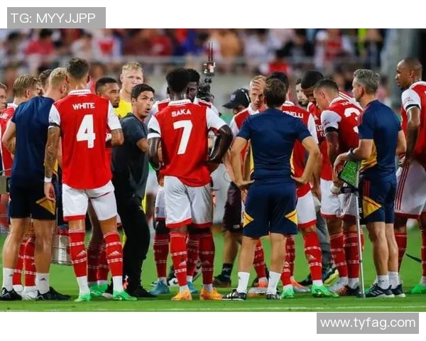 欧联杯精彩对决那不勒斯与阿森纳战成平局乌龙球成比赛焦点