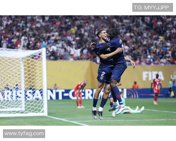 足总杯精彩对决AC米兰强势击败巴黎圣日耳曼晋级四强